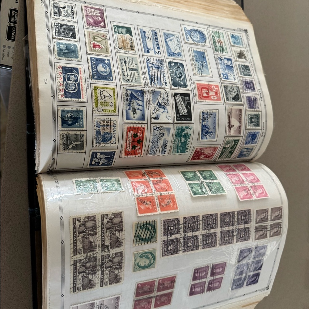 Classic Stamp Collection Album - Picture 5 of 11